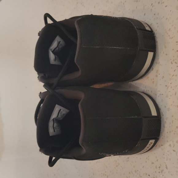 Jordan TE 2 Low BP - Boys Size 3Y - Picture 3 of 5